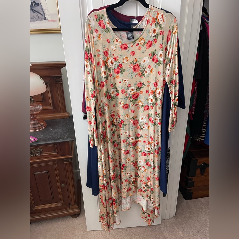 Agnes & Dora XL/XXL Dress Beautiful Handkerchief Hem